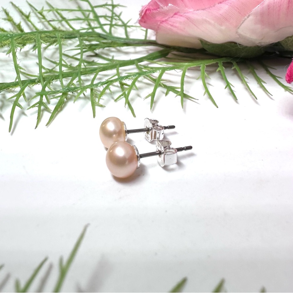 NEW⚜️Freshwater Pearl Pink Stud Earrings - Picture 4 of 8